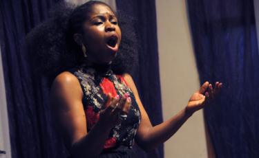 Nigerian soprano Omo Bello rehearses in Lagos on December 8, 2017. A live performance of an aria from an Italian opera, sung by a professional soprano, isn"t a common sound in Nigeria"s bustling commercial and entertainment capital. But it"s not the strangest thing for the performer, Omo Bello. News of her appearance in Lagos has attracted a crowd, even it"s only for a short rehearsal.