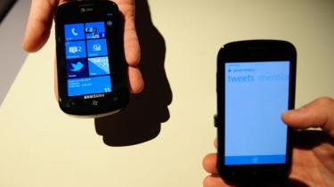 Imagen de varios Windows Phone y sus aplicaciones