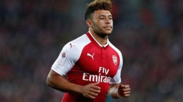 Liverpool imekubali kuilipa Arsenal dau la £40m kumsajili kiungo wa kati wa Arsenal na Uingereza Alex Oxlade Chamberlain