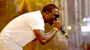 Akon sur scène, le 23 avril 2016 en Californie