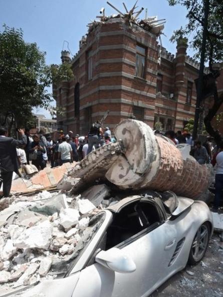 Un auto dañado en Ciudad de México