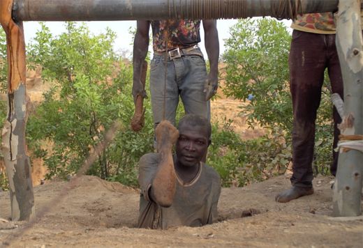 Wani mai hakar ma'dinai zai shiga cikin wata mahaka a Barikin Ladi