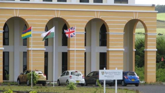 Galw am 'dynnu'r plwg' ar gampws prifysgol ym Mauritius