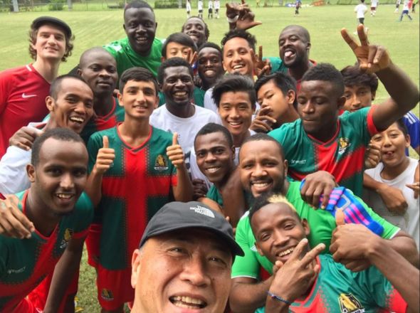Yan wasan All black FC sun daga yatsa a hoton da suka dauka