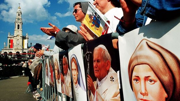 En mayo del año 2.000, Juan Pablo II visitó Fátima para la beatificación de los hermanos Marto.