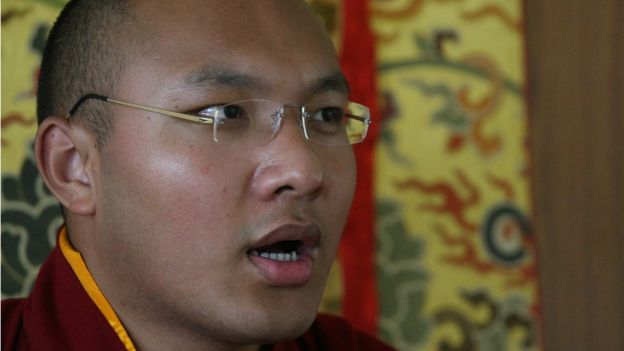 1999年12月得到中国承认为第17世噶玛巴活佛的伍金赤列·晋美多吉逃离中国到达印度