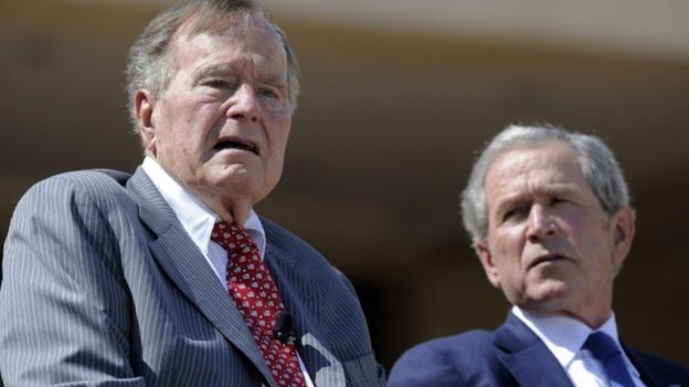 الرئيسان السابقان بوش الإبن والأب يعلقان على تصريحات ترامب بشأن شارلوتسفيل _97413800__97411578_tv041115508