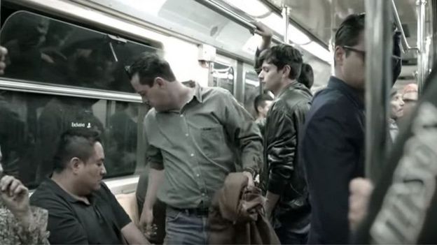 விவாதத்தை கிளப்பியுள்ள ஆண்குறி பொறித்த இருக்கை