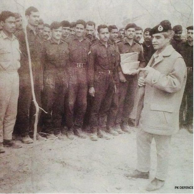 அப்போதைய ராணுவத் தலைவர் ஜென்ரல் மூஸா