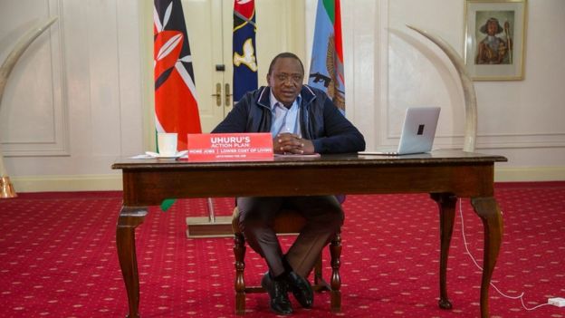 Rais Kenyatta akijibu maswali moja kwa moja kupitia Facebook akiwa ikulu, Nairobi Jumapili 30 Julai