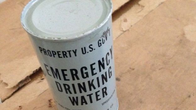 Lata de água no bunker de Kennedy
