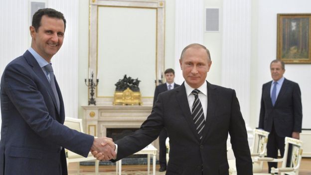 Bashar al Asad saluda a Vladimir Putin