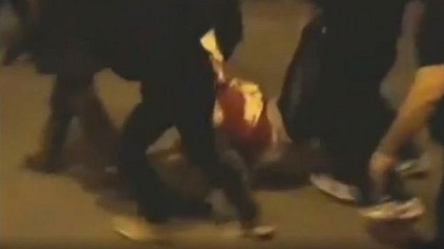 تصاویر ویدیویی از انتقال افرادی که در دورود مورد اصابت گلوله قرار گرفته بودند