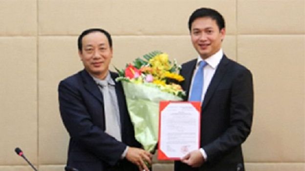 Ông Nguyễn Xuân Ảnh (bên phải) là con trai thứ của cựu ủy viên Bộ Chính trị Nguyễn Văn Chi