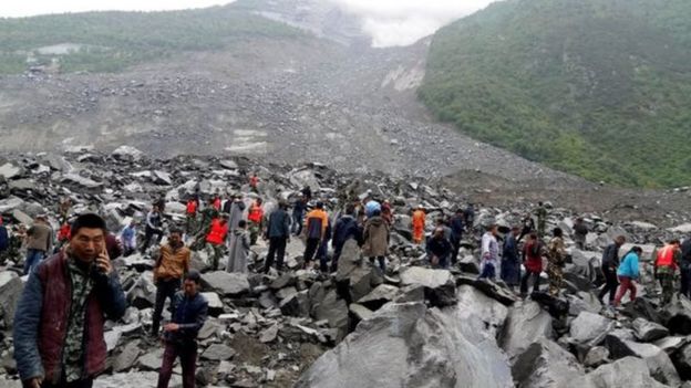 Waokoaji wakiendelea kuwasaka manusura chini ya maporomoko China