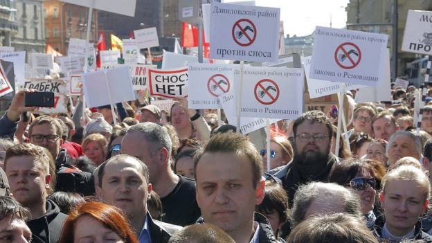 Russian opposition leader Alexei Navalny (C) attends a protest rally against the decision of Moscow mayor Sergei Sobyanin to demolish of Soviet-era apartment blocks and neighbourhoods in Moscow, Russia