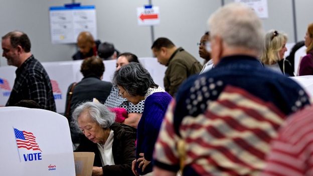 Ciudadanos estadounidenses votando