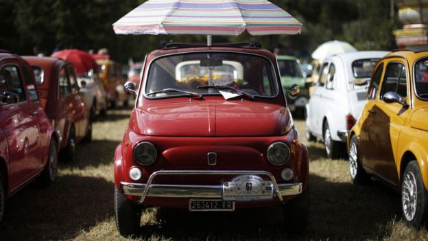 ஃபியட் 500 காரின் 60வது பிறந்தநாளை உற்சாகமாக கொண்டாடும் கார் ஆர்வலர்கள்