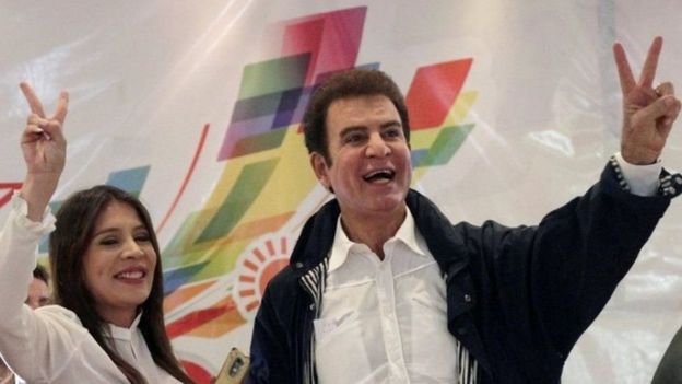 هندوراس: الرئيس الحالي وزعيم المعارضة يعلنان فوزهما في الانتخابات الرئاسية _98950856_e004265b-c3e8-4e43-a762-b516f1eb88a0
