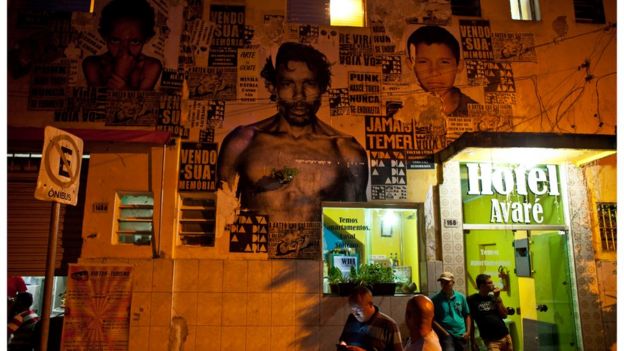 Fachada de hotel na cracolândia