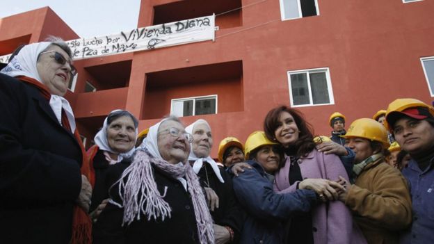 Misión Sueños Compartidos fue promovida por Cristina Fernandez de Kirchner y gestionada por Madres de Plaza de Mayo. Adjudicó 822 casas, un cuarto de lo pautado.