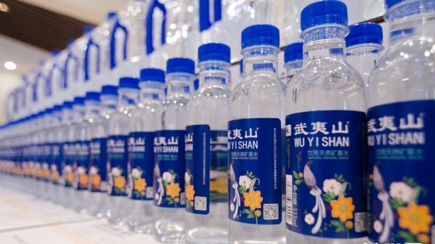 早在2013年世界瓶装水协会的数据就显示，中国消耗瓶装水总量已经占全球总量的15%，成为全球最大的瓶装水市场。
