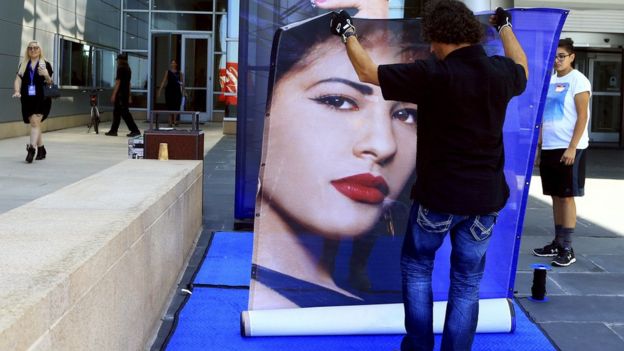 Cartel de Selena