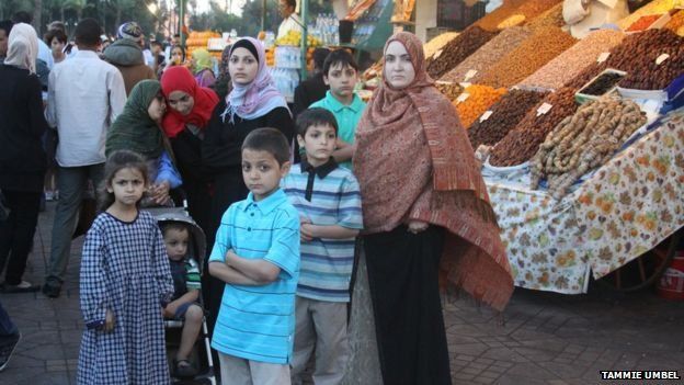 குழந்தைகள் ஒருவருக்கு ஒருவர் சொல்லிக் கொடுப்பார்கள்.