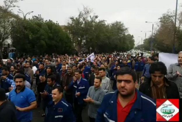 راهپیمایی کارگران فولاد در اهواز