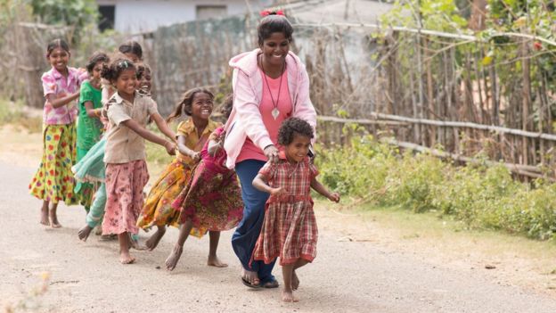 மழலைகளின் ஓர் மகிழ்ச்சியான தருணம் - முத்துவேல், பர்கூர்