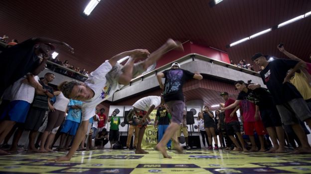 El popular tema musical pertenece al baile funk brasileño.