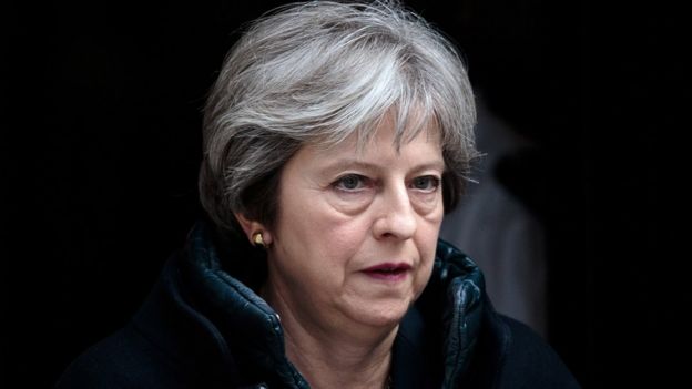 Thủ tướng Anh Theresa May rời Số 10 Phố Downing tới cuộc họp với các dân biểu hôm 14/3.