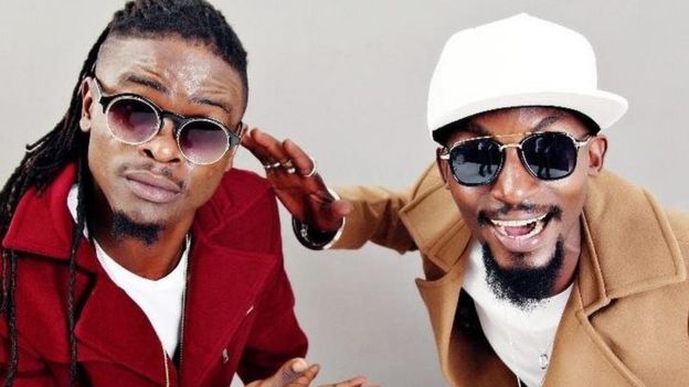 Mowzey Radio alikuwa anaimba pamoja na Weasel kama Radio & Weasel