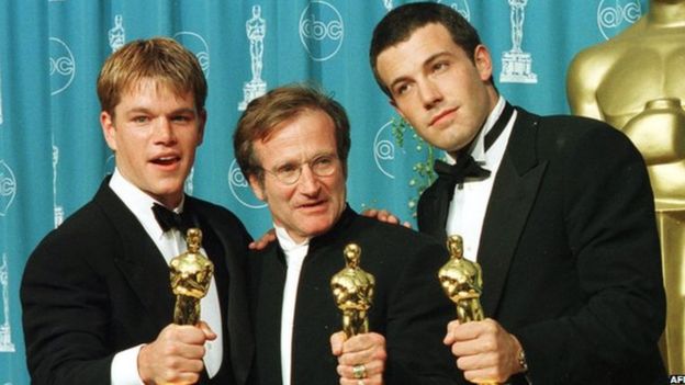 Williams, Matt Damon y Ben Affleck con su Oscar.