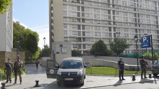 На месте происшествия в Леваллуа-Перре дежурят военные