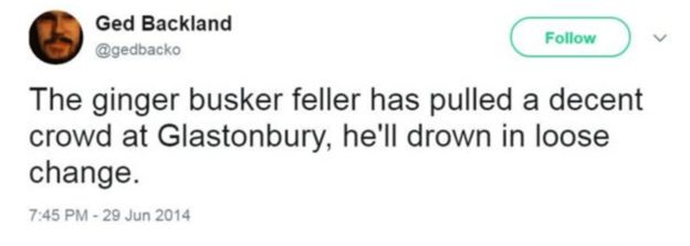 “El músico callejero pelirrojo tuvo una buena cantidad de público en Glastonbury, se ahogará en monedas”, dice este tuit.