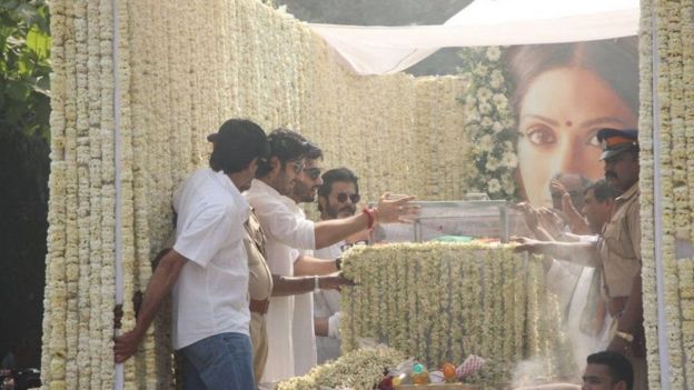 ஸ்ரீதேவிக்கு இறுதி ஊர்வலம்