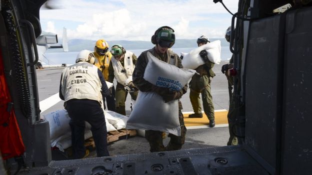 Tripulación del Iwo Jima durante crisis del huracán Matthew de 2016.