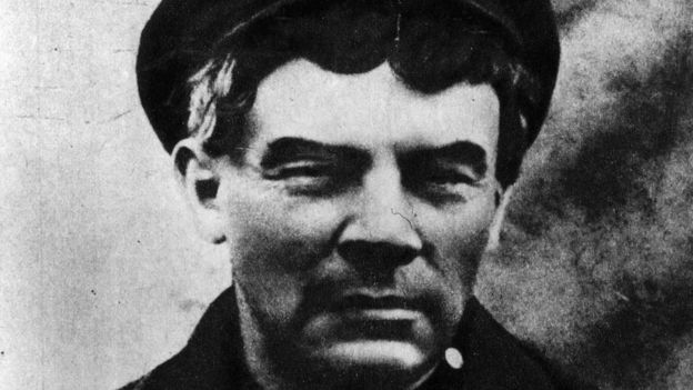 போல்ஷிவிக் புரட்சியை முன்னெடுத்த சோவியத் அரசின் முதல் தலைவர் லெனின்