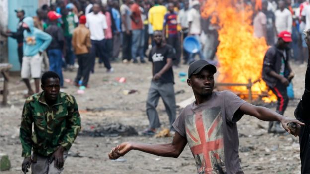 Supporters of opposition coalition the National Super Alliance (Nasa) and its presidential candidate Raila Odinga throw stones at riot police in Mathare North, Nairobi, Kenya, 20 November 2017