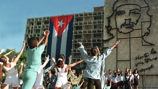 古巴每年10月举行纪念活动，怀念为古巴革命做出贡献的阿根廷人切·格瓦拉。
