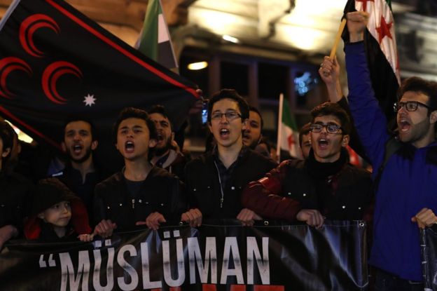 İdlib'de kimyasal silah kullanımı iddiaları, Türkiye'de düzenlenen gösterilerle protesto edildi.