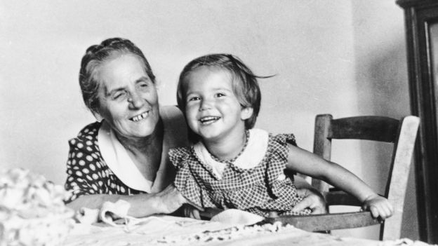 Avó e neta em 1949