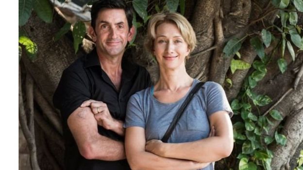 ஜஸ்டின் ரவுலட், அவரது மனைவி பீ