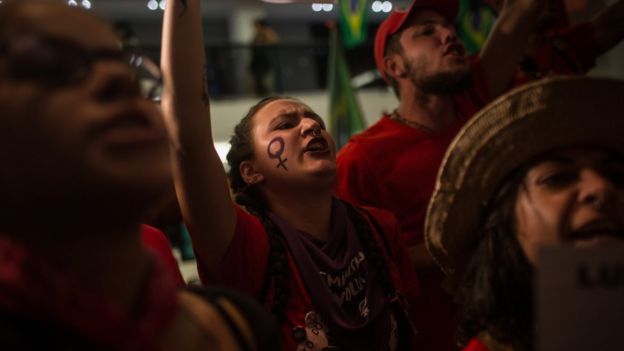 Militantes a favor de Lula