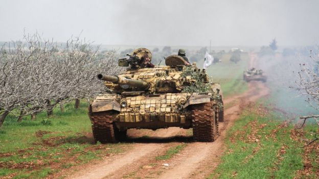 Rebel tank bearing the flag of Hayat Tahrir al-Sham near the town of Maardes in Hama province (22 March 2017)