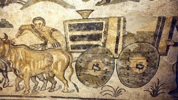 Mosaico da Villa Romana del Casale (Piazza Armerina) no qual se pode ver como rodas são fixadas a eixo