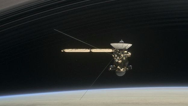 Cassini gezegenle halkaları arasında 22 dalış gerçekleştirecek