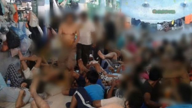 Hình ảnh bên trong một căn phòng giam giữ những người nhập cư trái phép tại IDC Suan Phlu