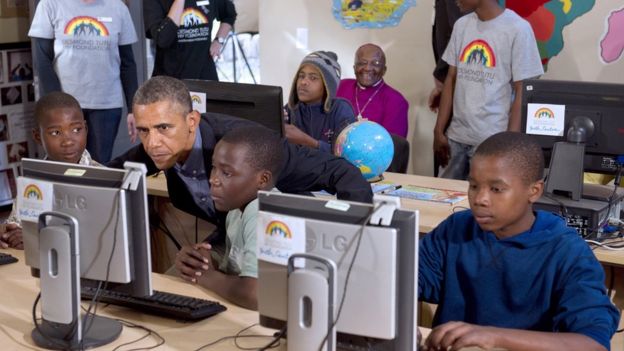 Obama con niños en África